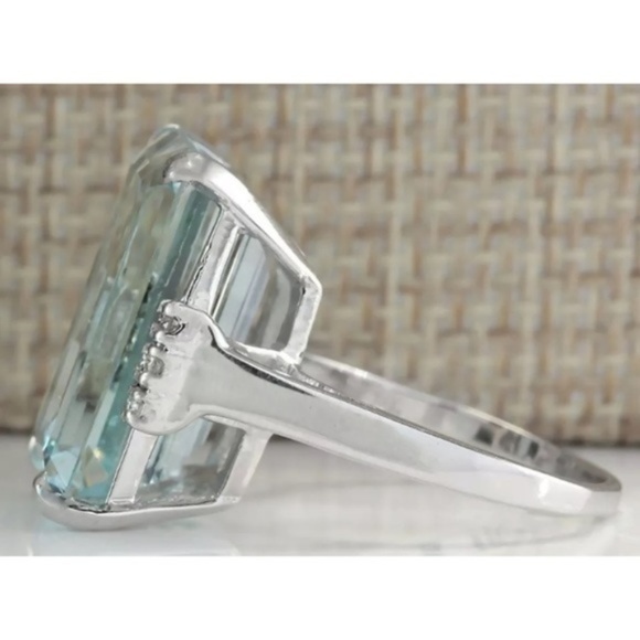 Women's Silver Aquamarine Gemstone Ring - Picture 2 of 5